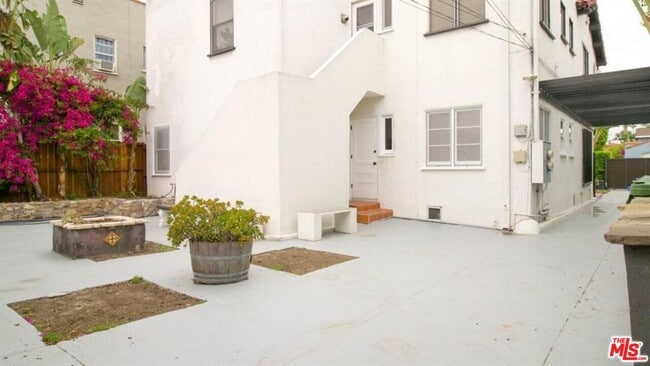 Building Photo - 1435 Ridgeley Dr