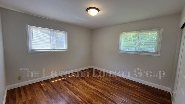 Building Photo - 3437 Elmhurst Dr