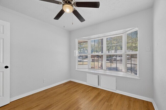 Building Photo - 1809 W Sanford St