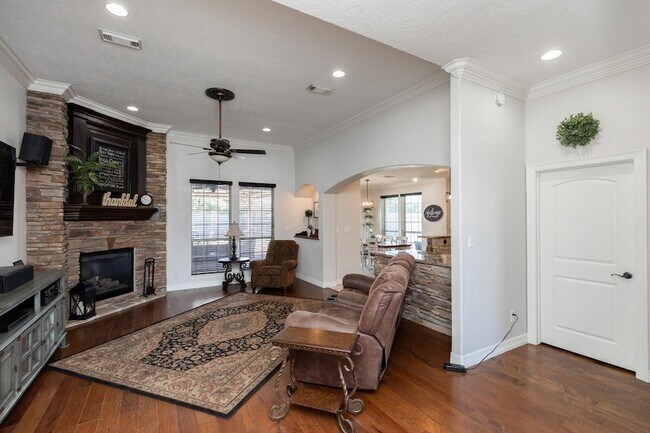 Building Photo - 665 Winchester Dr