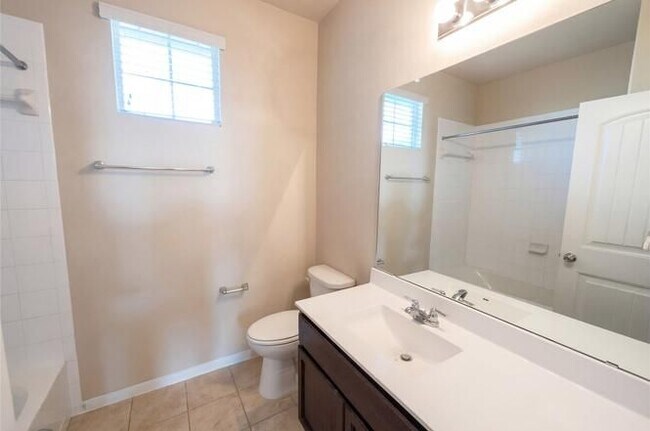 Building Photo - 2880 Donnell Dr