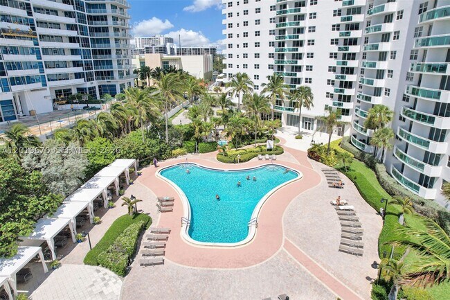 Building Photo - 3001 S Ocean Dr