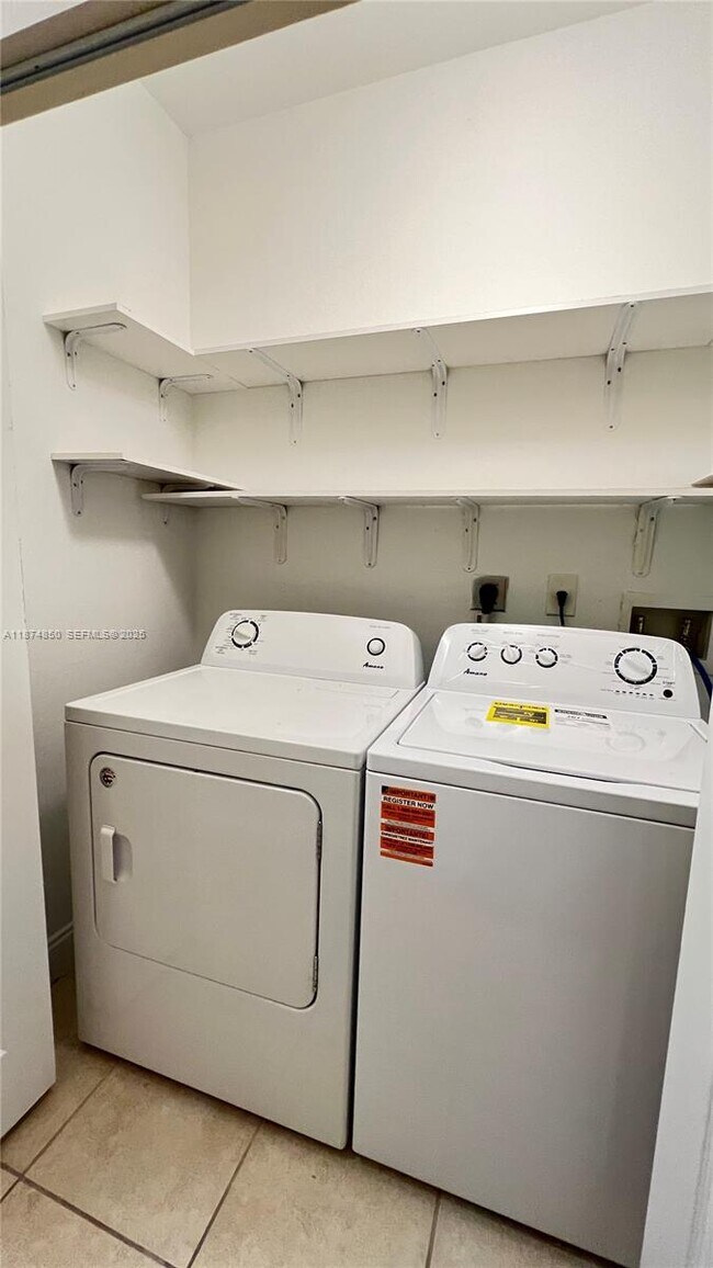 Building Photo - 370 NE 34th Ave