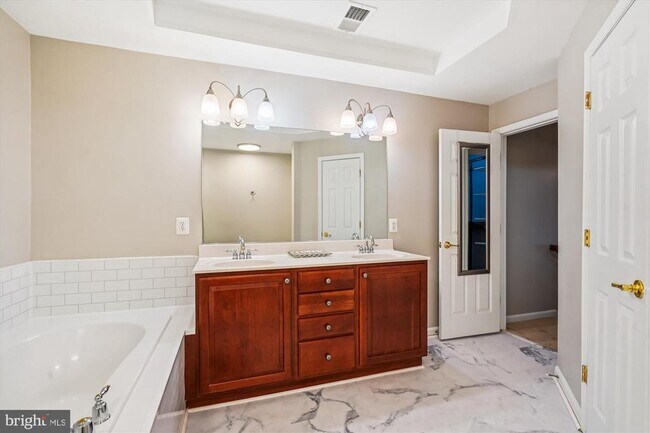 Building Photo - 3549 Huntley Manor Ln
