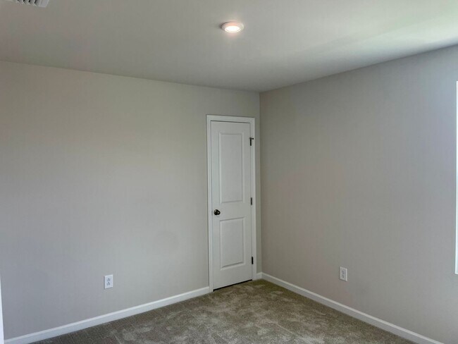 Building Photo - Gorgeous Locust Thicket Townhome