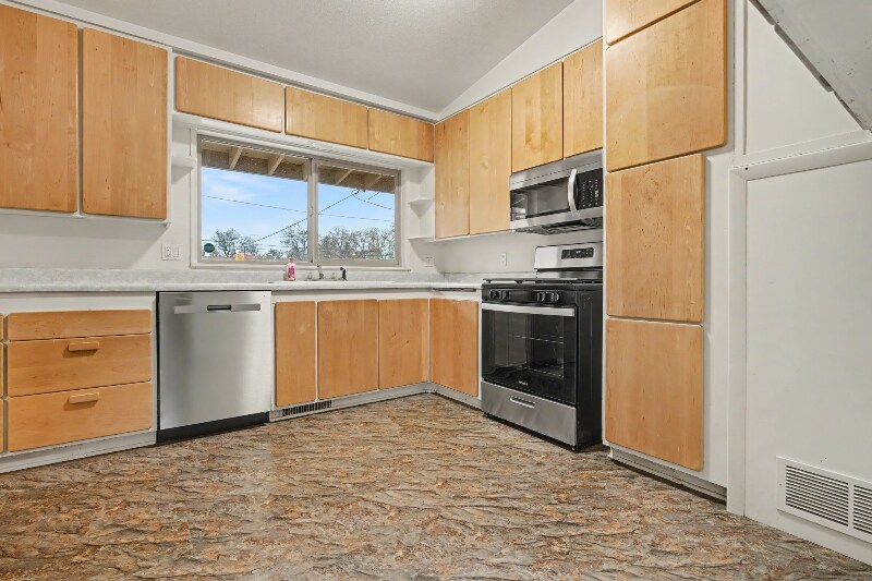 Building Photo - 450 Elm Ct