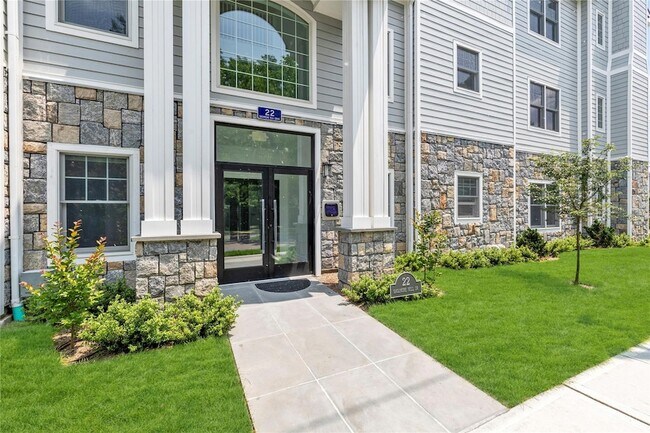 Building Photo - 22 Sagamore Hill Dr