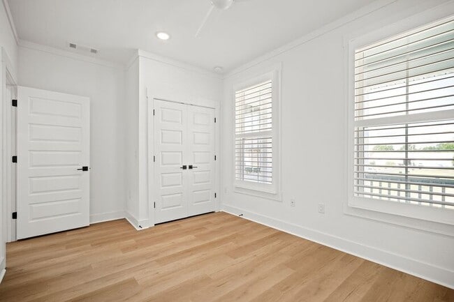 Building Photo - 440 S F St