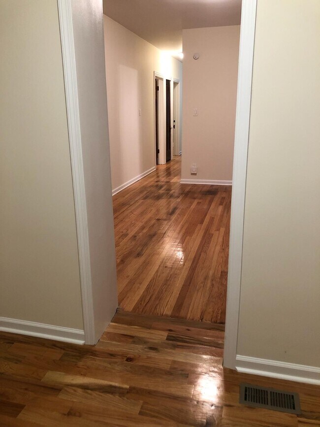 Building Photo - 6137 S Fairfield Ave