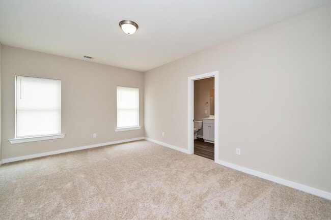 Building Photo - 5500 Blue Jay Cir