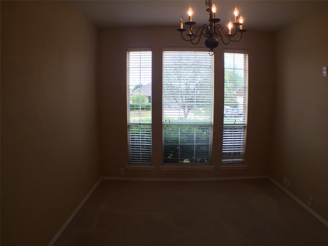 Building Photo - 2509 Nueces Cove