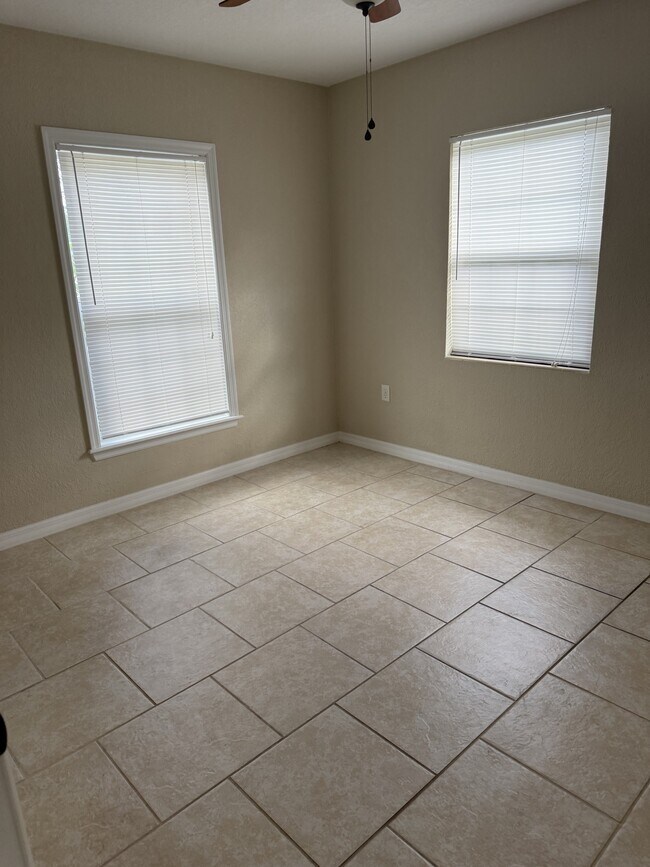 Building Photo - 509 Brightwood Ave