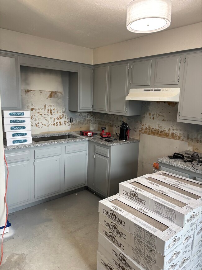 Building Photo - Bonner Springs Apartment Complex