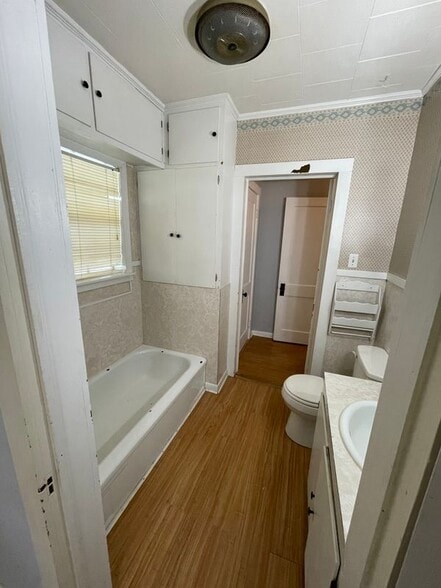 Building Photo - 208 St George St