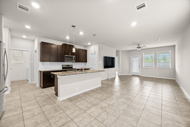Building Photo - 5547 Madden Ln