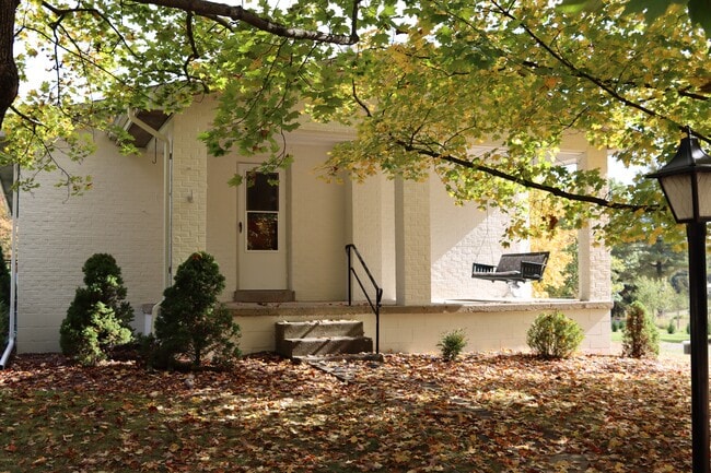 Porch Swing - 345 Myoma Rd