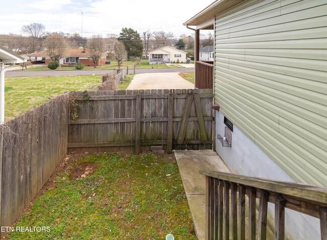 Building Photo - 2013 Paris Rd NW