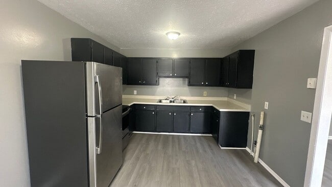 Building Photo - FIRST FULL MONTHS RENT FREE!! 2 Bedroom Duplex with Huge Back Yard!