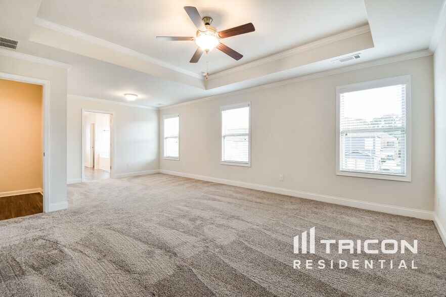 Building Photo - 4000 Bella View Ln