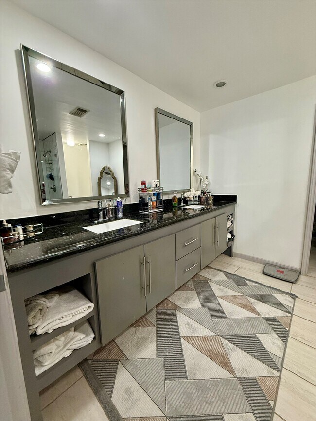 Building Photo - 3222 Freshmeadows Dr