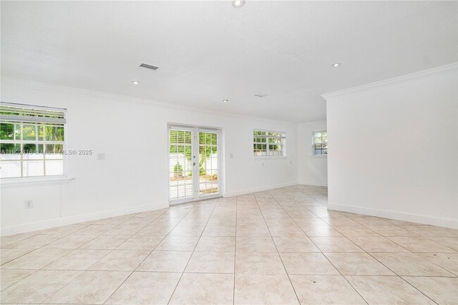 Building Photo - 1000 SW 73rd Ave