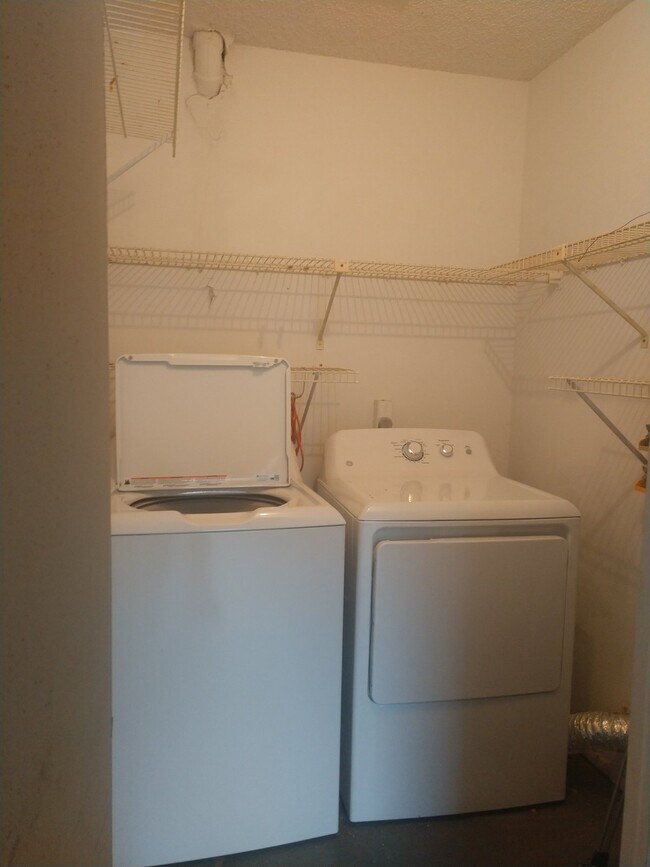 Building Photo - 2 Bedroom/2 Bath Palm Harbor Condo