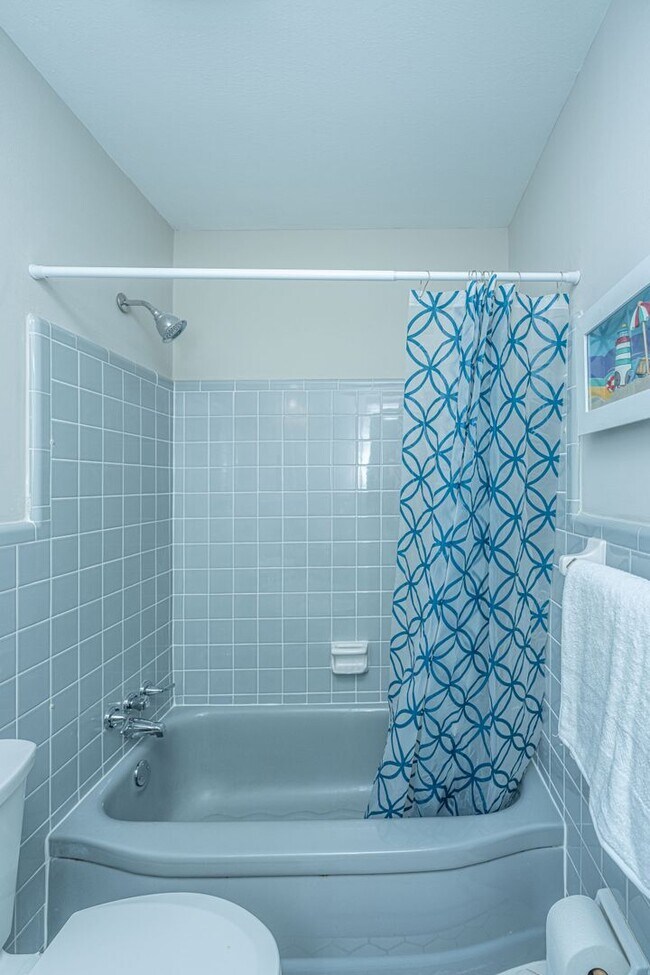 Building Photo - Charming Hanahan Ranch with Hardwood Floor...
