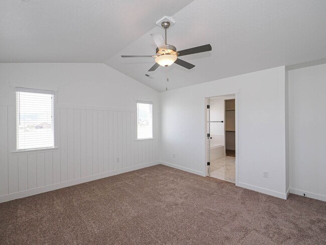 Building Photo - 4 Bedroom, 2.5 bathroom Eagle Mountain Home