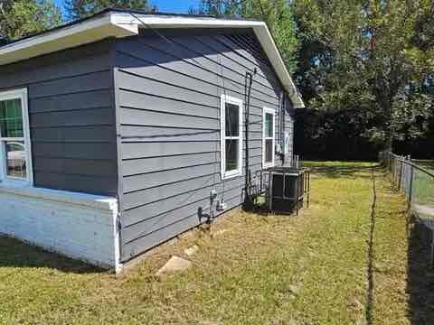 Building Photo - 2665 Faure Dr S