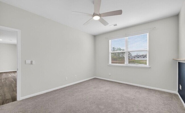 Building Photo - 2039 Willowleaf Dr