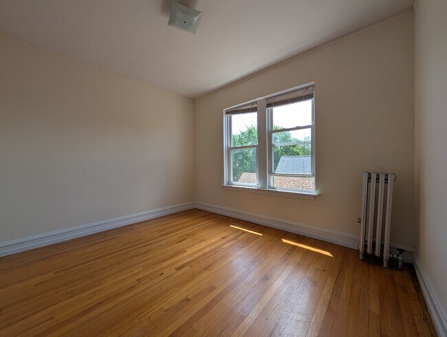 Building Photo - 2948 N Albany Ave