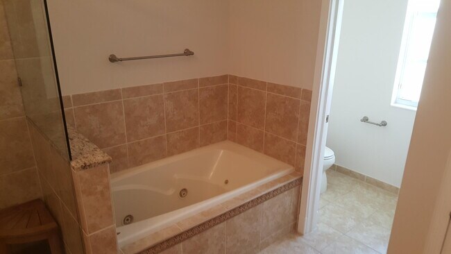 Building Photo - 708 NW 83rd Pl