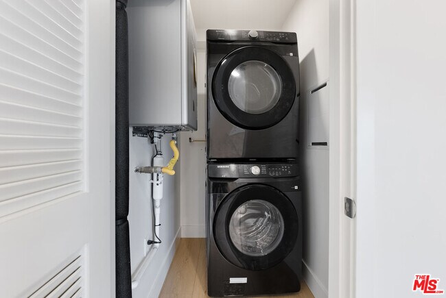 Building Photo - 8561 Belmont St