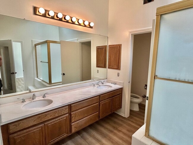 Building Photo - Freshly Painted 2BD/2BA 2 Car Garage with large Backyard