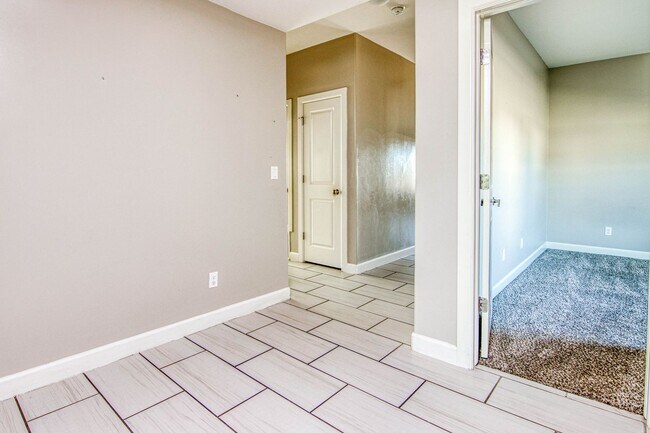 Building Photo - Eastside Beautiful 3 bed/2 baths