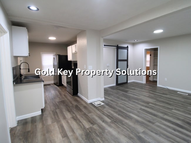 Building Photo - Updated 3 BR 1 BA House with Upgraded Appliances (SECTION 8 APPROVED)