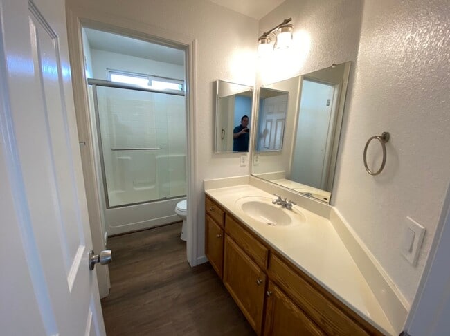 Building Photo - 6 bedroom in Manteca!