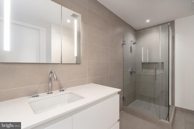 Building Photo - 1630 Columbia Rd NW