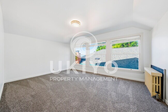 Building Photo - 860 Portal Ave