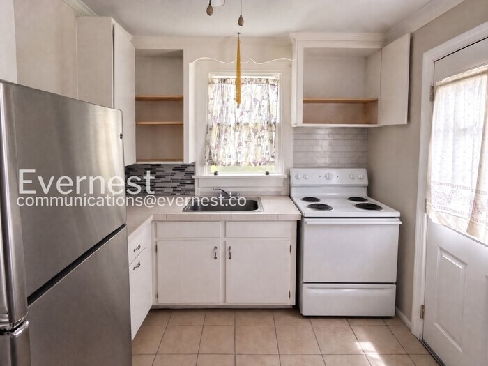 Building Photo - 4423 Eanes Ln
