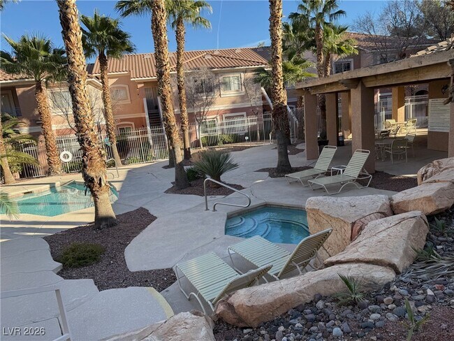 Building Photo - 401 Amber Pine St