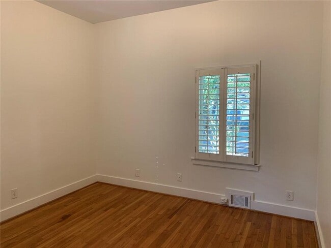 Building Photo - 1145 Mayfield Rd