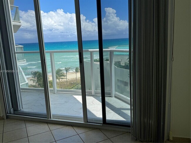 Building Photo - 16485 Collins Ave
