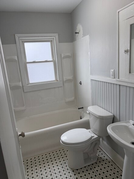 Bathroom - 531 E 28th St