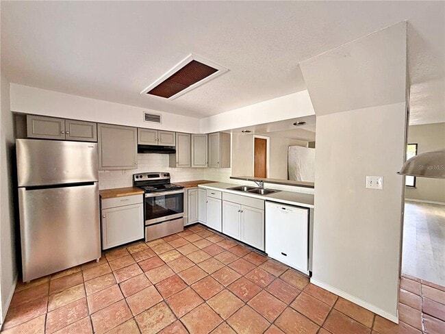 Building Photo - 5329 Blue Grass St