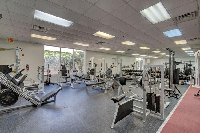 Building Photo - 6506 La Gorce Ln