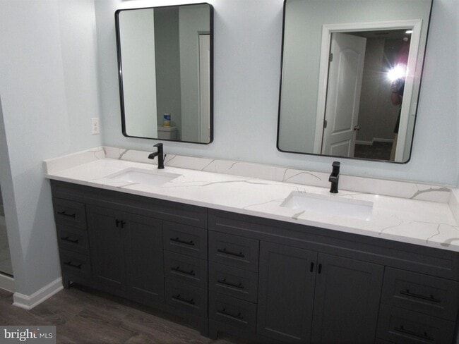 Building Photo - 707 S Twin Lakes Blvd