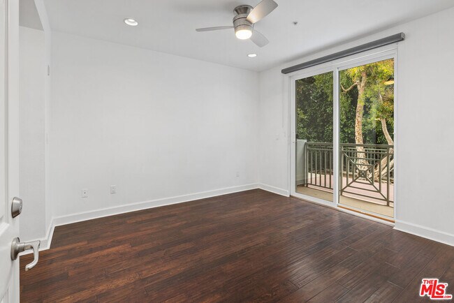 Building Photo - 6038 Carlton Way