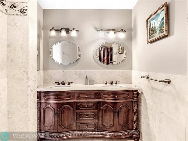 Building Photo - 3100 NE 49th St