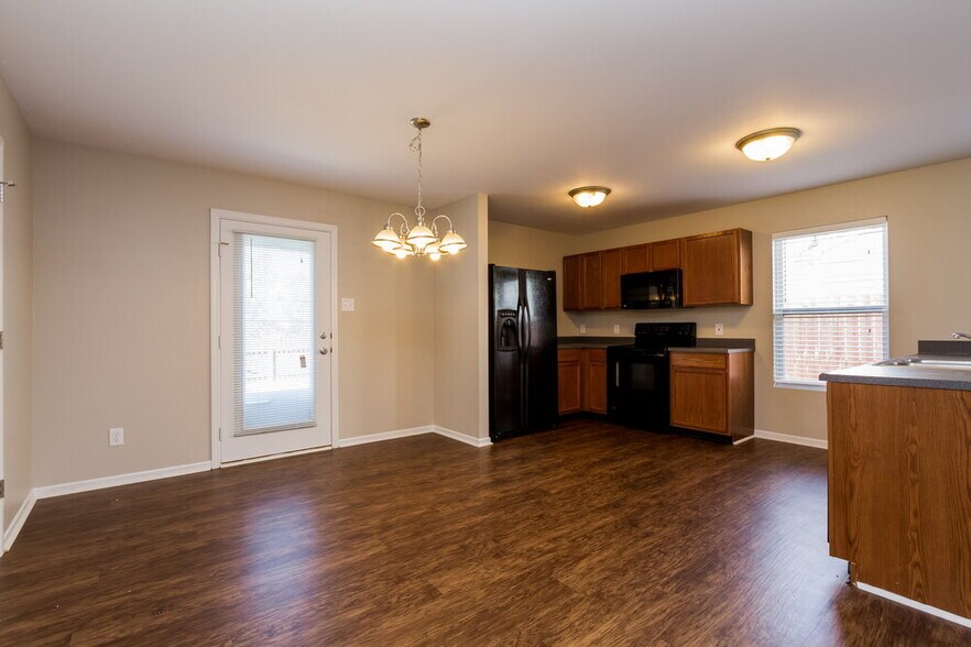 Building Photo - 10714 Gathering Dr